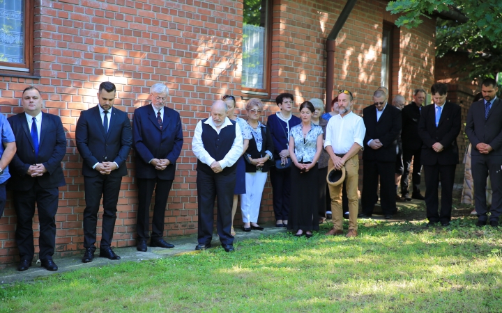 "Nem kell beszélni róla sohasem, de mindig, mindig gondoljunk reá..."