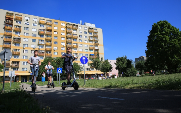 DSTV: a polgármesterrel rollereztek (galériával)