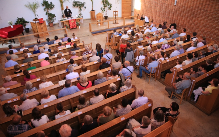 Áhítat és vastaps az orgonaszentelésen