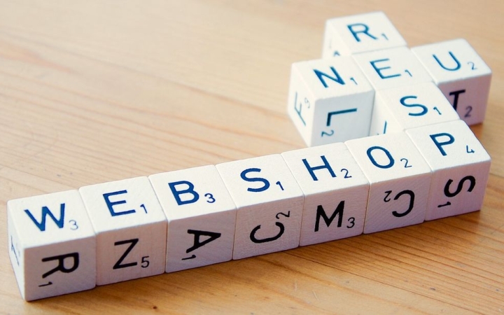 Milyen előnyökkel jár a webáruház bérlés?