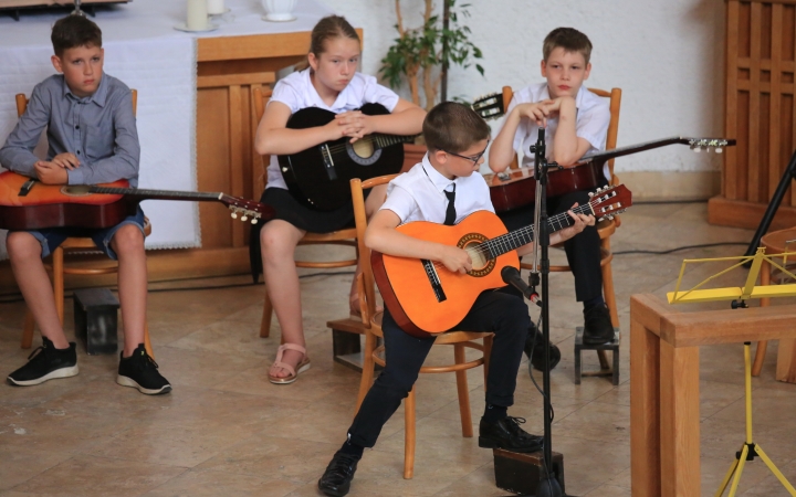 Templomi gálakoncerttel zárta a tanévet a Wesley-Da Capo (galériával)