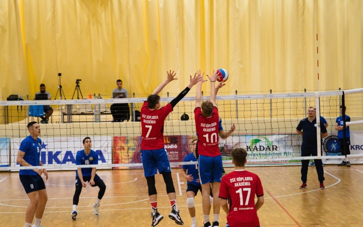 DSTV: van mit ünnepelni