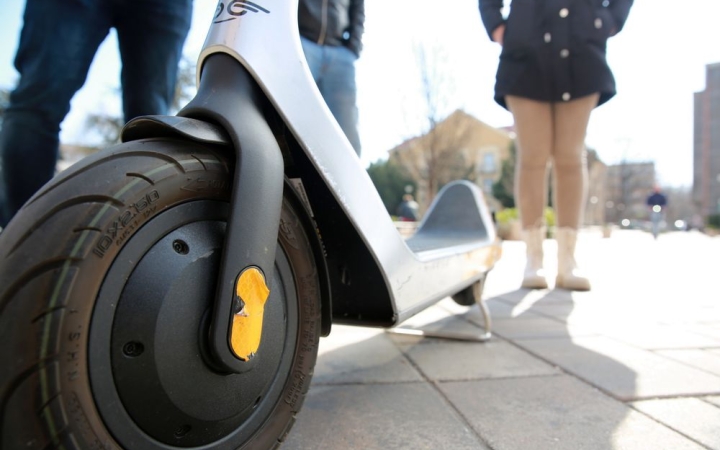 Szavazzon a közösségi e-roller rendszerről!