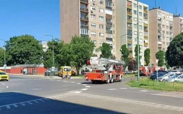 Kigyulladt egy társasházi lakás erkélye Dunaújvárosban