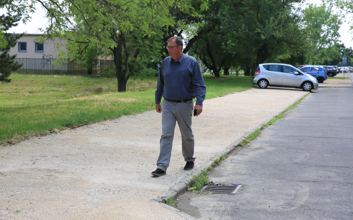 Elkészültek az új parkolóhelyek a Batsányi János utcában