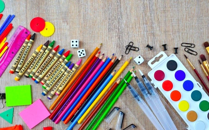 Tanszergyűjtő akciót szervez az Útkeresés – segítsen, aki tud!