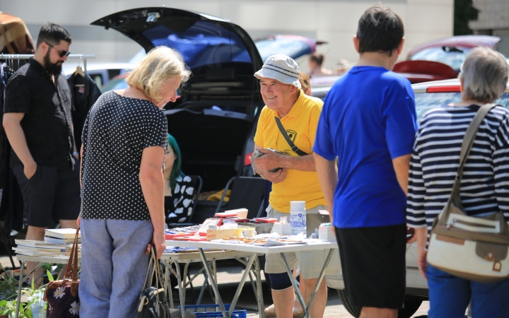 A Városháza parkolójában is siker volt a Csomagtartóvásár (galériával)
