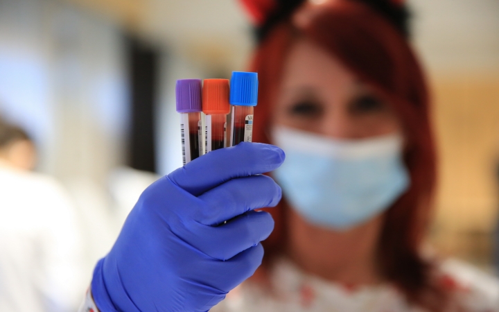 Ments meg három életet – vért adni júliusban is menő! 