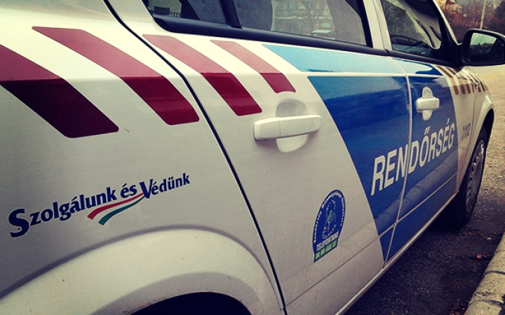 Sziréna: szarka rendőrkézen