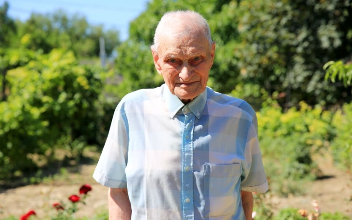 101 évesen is a kert élteti Gyula bácsit 