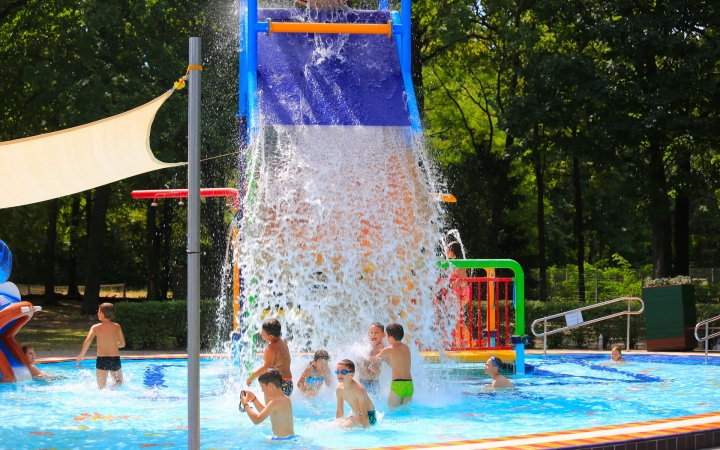 Csobbanni muszáj – vizes körkép hőségriasztás idején