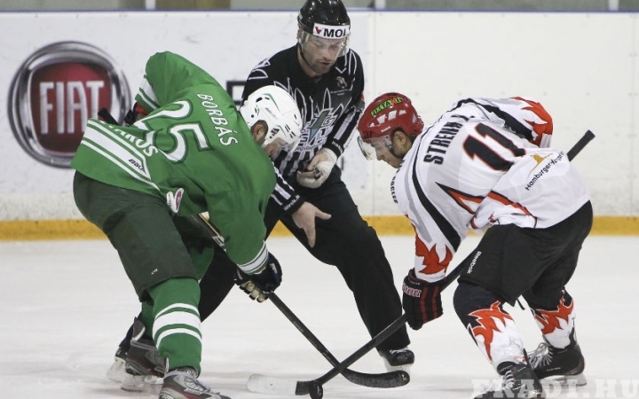 Jégkorong: Borbás Gergely újra Acélbika lett