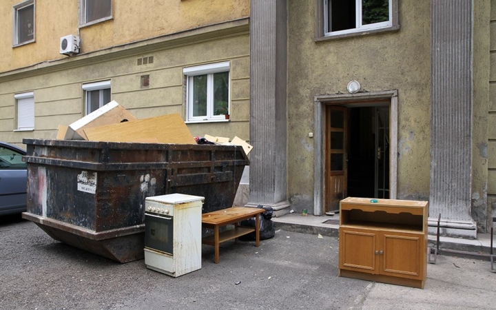 Bartók Béla utcai gyilkosság - vége az áldatlan állapotnak, kipucolják a tetthelyet