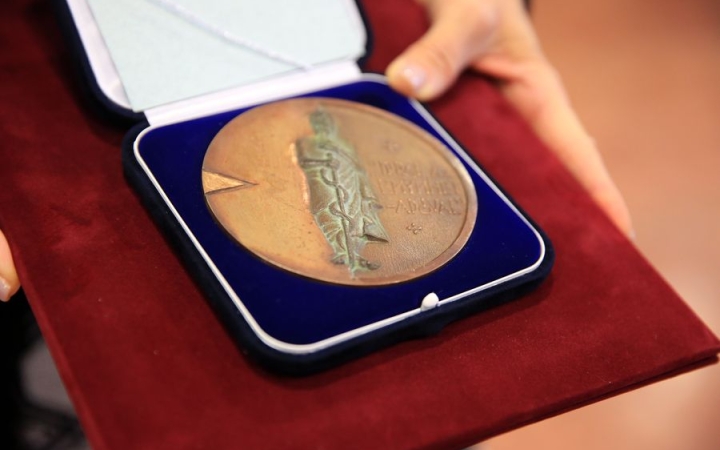 Ki kapja a "Dunaújváros Egészségügyéért" díjat?