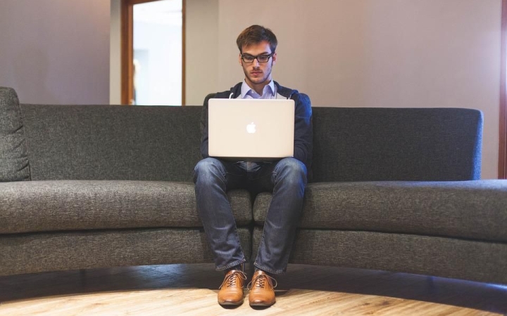 Melyik a legjobb kanapé a testtartás és a hát egészsége szempontjából?