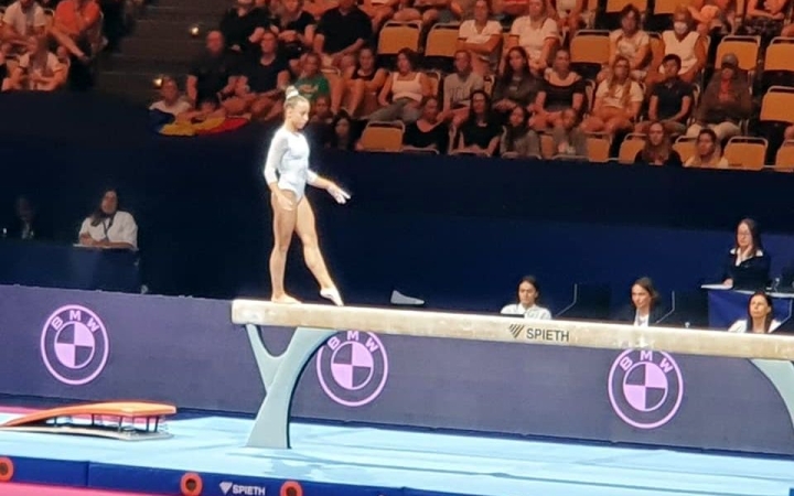 Czifra Lili hetedik gerendán a juniorok között