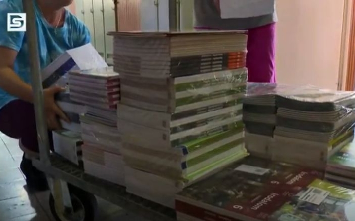 DSTV: megérkeztek a tankönyvek