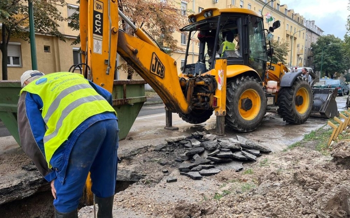 Nagy csőtörés a Bocskaiban, már javában javítják (galériával)