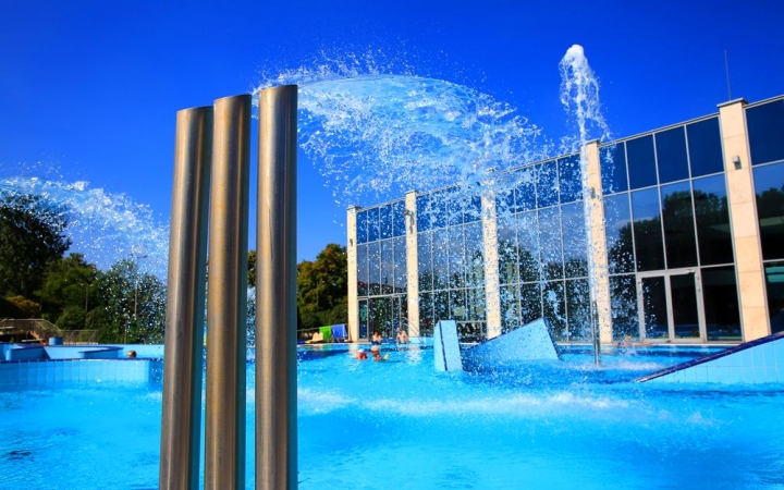 Változások az élményfürdőben: a kinti rész bezár