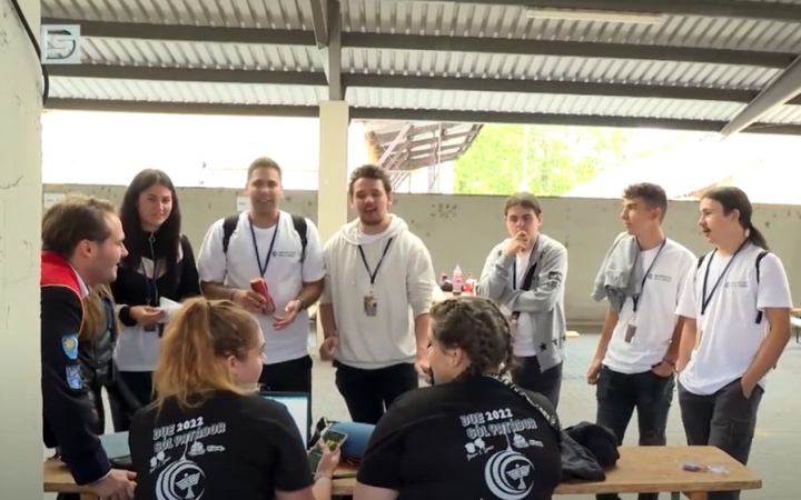 DSTV: egyetemi gólyatábor