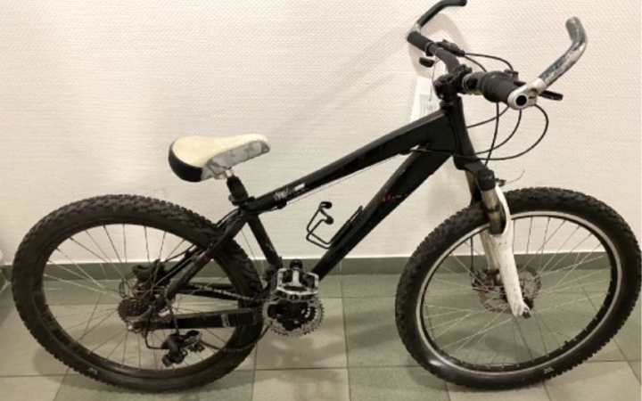 Elkötött bringa gazdáját keresik – segítsen, ha tud!