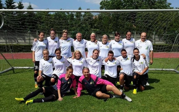 Labdarúgás: ezüstös lányok