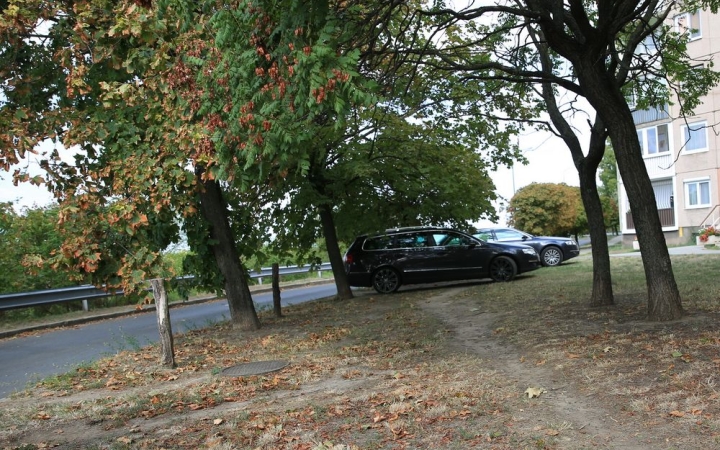 20 új parkoló épül hamarosan a Rómain