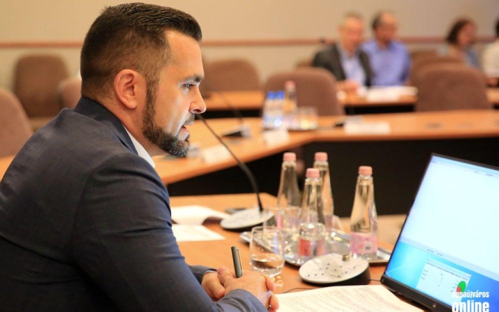 A Dunaferr megmentését célzó javaslatról is dönt a rendkívüli közgyűlés