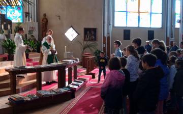 Ünnepi áldás és templomjárás a katolikus közösségben