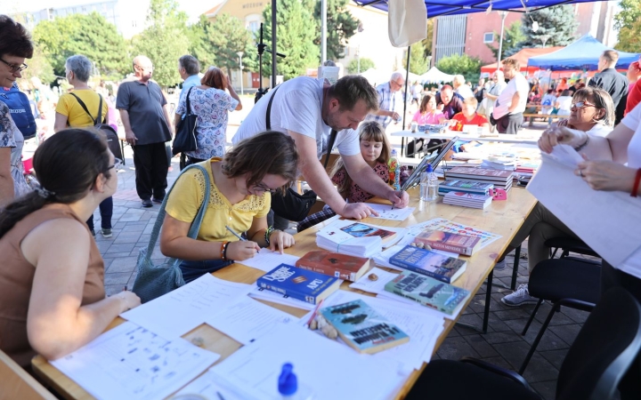 Színes kínálattal várják a kultúra barátait a könyvtárban