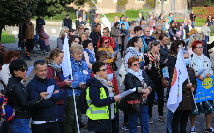 "Le fogjuk győzni, nekünk ez a hazánk…"