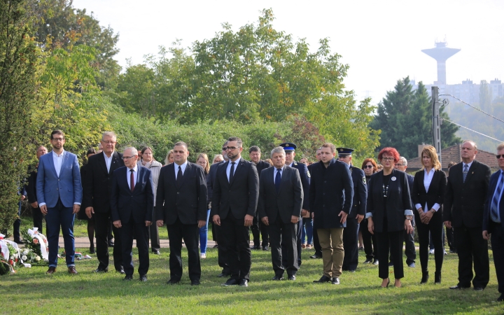 Örökké él az aradi vértanúk emléke (galériával)