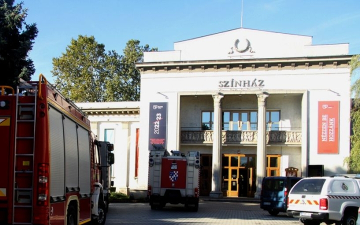 Színházban a tűzoltók – éles gyakorlaton