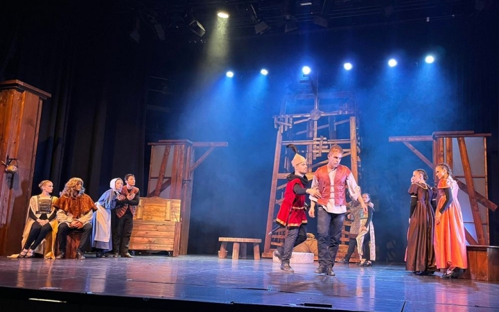 Táncos történelmi tabló a Bartókban (galériával)