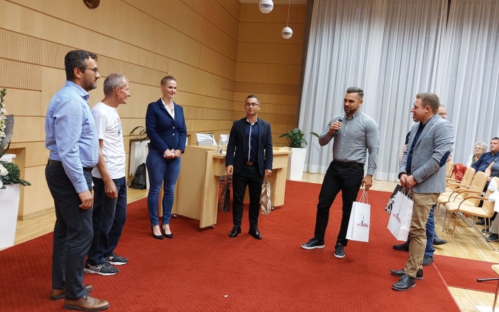 Hetven fölött is kitartóan gyűjti a kilométereket