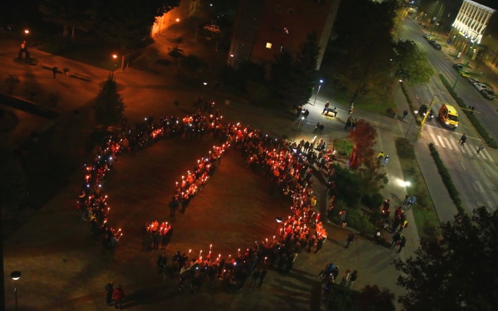 Tömeges demonstráció, fényes sikerrel, meglepetéssel (galériával)