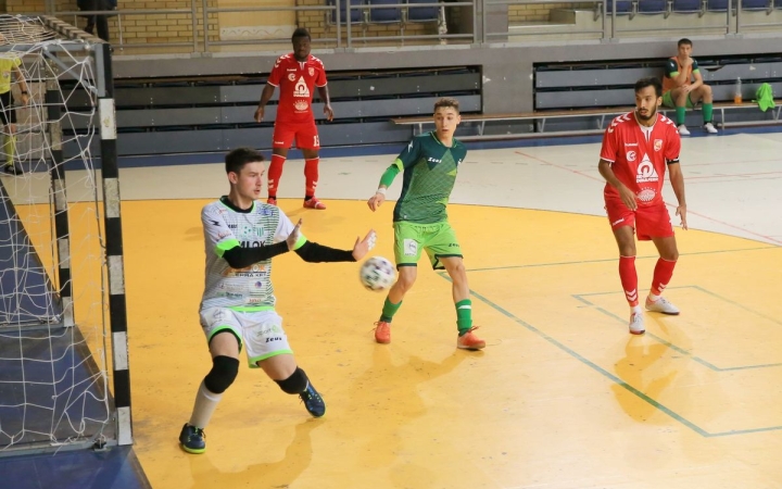 Folytatás az éllovas ellen