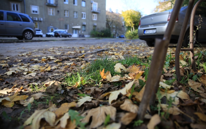 Munkaterületeket adtak át, kezdődhet a parkolók kialakítása