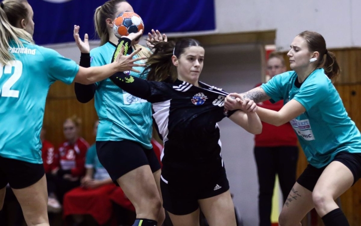 Szoros hazai vereség