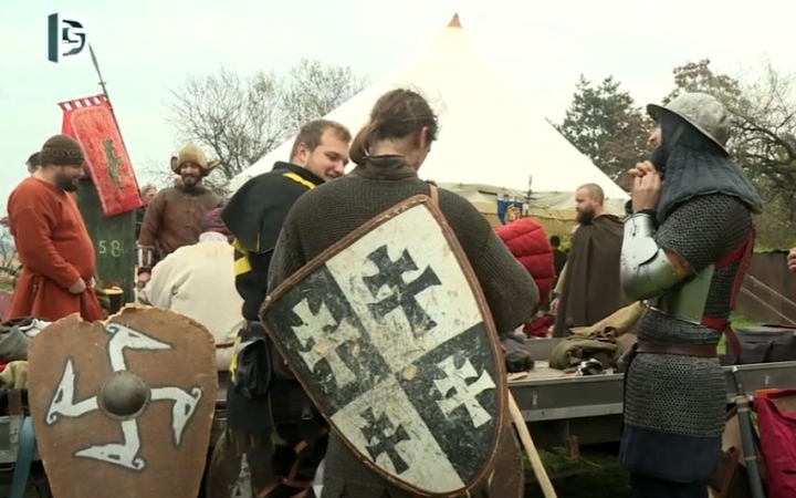 DSTV: pajzsfalharc és hadijáték