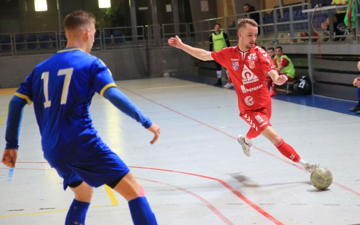 Élcsapat ellen folytatják a futsalosok