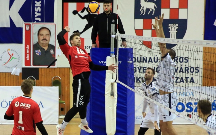 Fontos pontokra hajtanak a röpisek