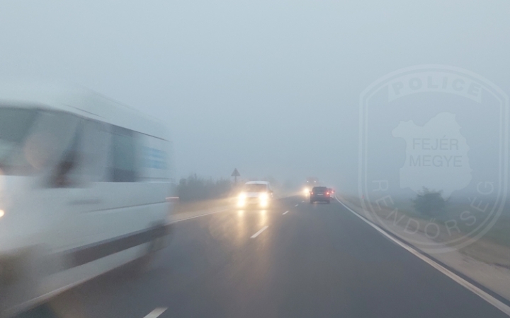 Tanácsok a biztonságos vezetéshez ködben