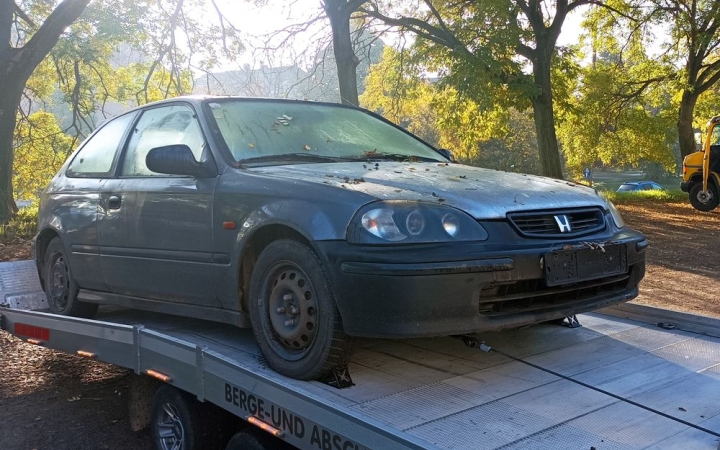 Helyfoglaló roncsok helyett újra szabad parkolóhelyek