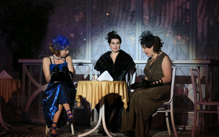 Népszerű slágerek, kacagtató komédia a Bartók színpadán (galériával)