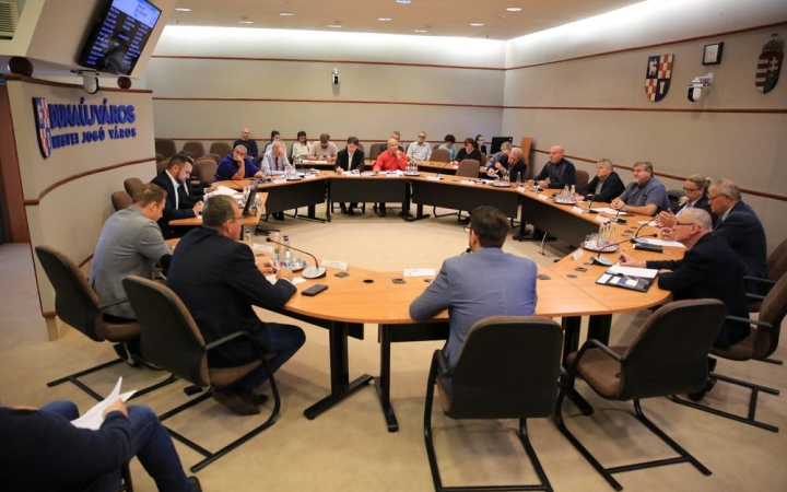 Rendkívüli nyílt ülés – egyetlen napirenddel