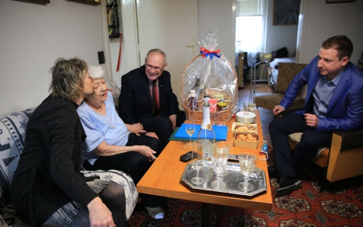 Két 90 éves szépkorú dunaújvárosit köszöntött az önkormányzat