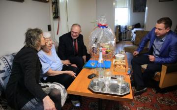 Két 90 éves szépkorú dunaújvárosit köszöntött az önkormányzat