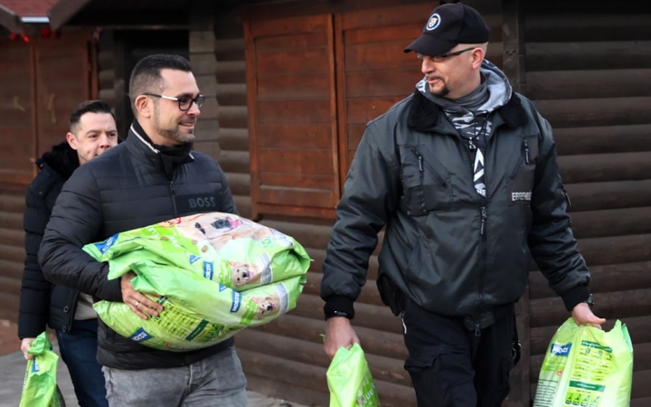 Több száz kilogramm eleség gyűlt össze a négylábúaknak