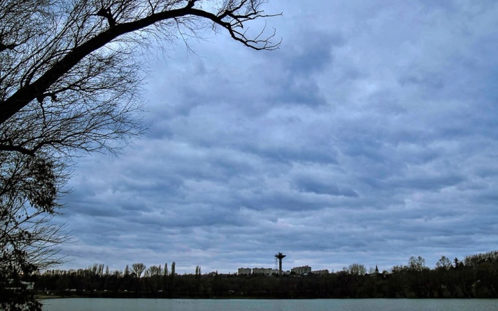 Még mindig enyhe, de már borult, csapadékos napok